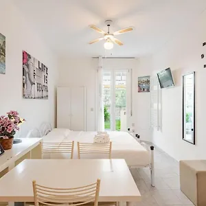  Appartamento Beachfront Free Parking-pool 50m From Sea